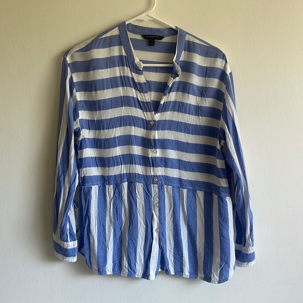 Banana republic blue and white stripe top